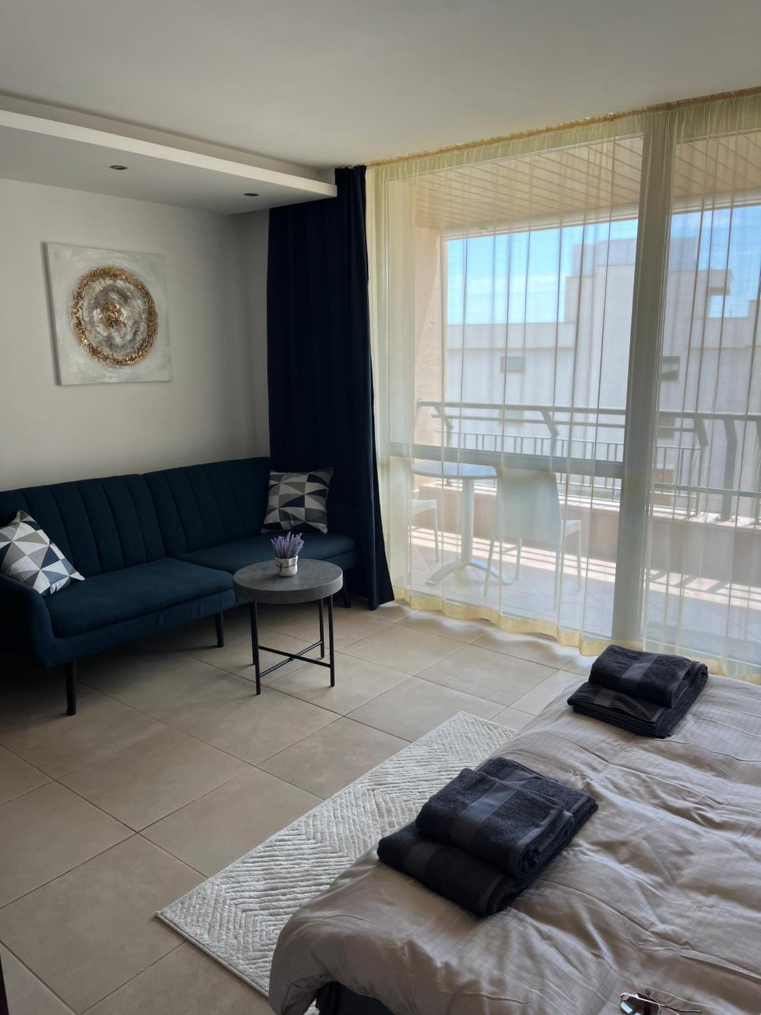 Privat Apartament Marina City Baltsjik Eksteriør bilde