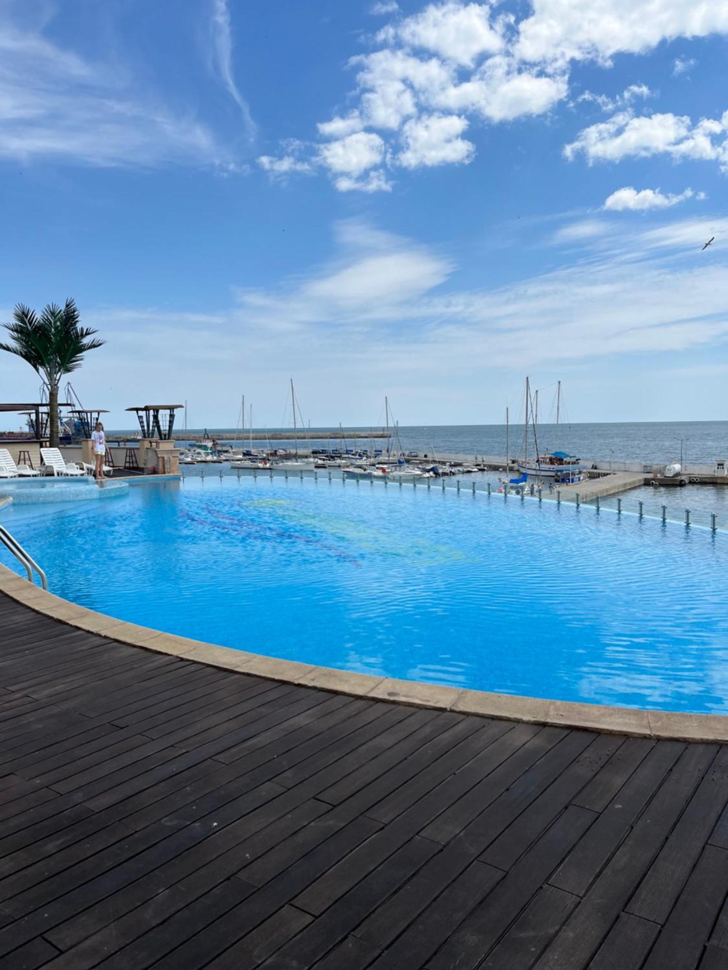 Privat Apartament Marina City Baltsjik Eksteriør bilde